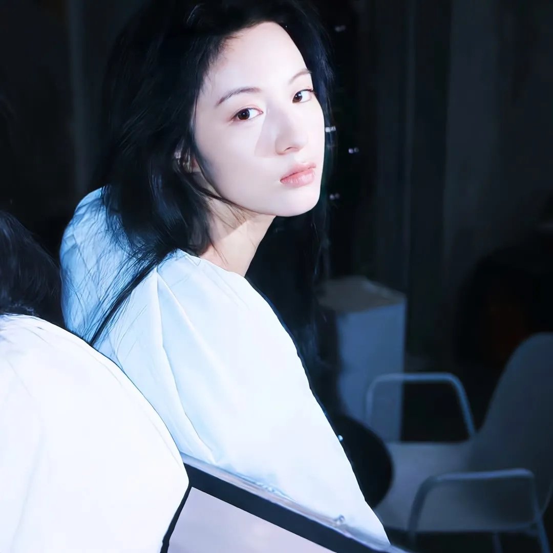 9顶假发的女孩